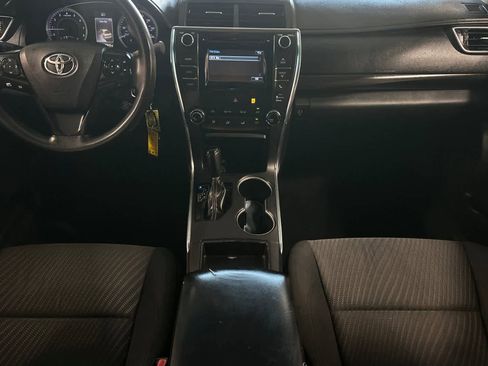 Used 2015 Toyota Camry LE image 4