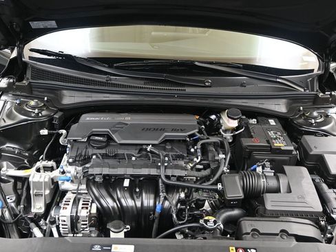 Used 2025 Hyundai Elantra Limited FWD image 10