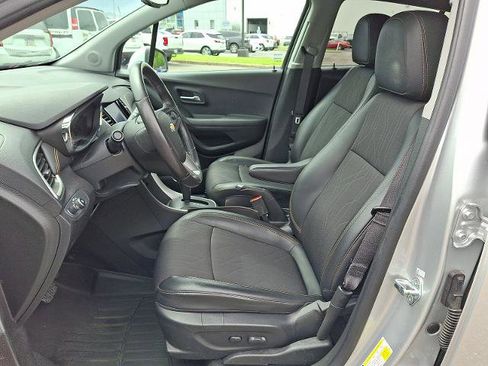 Used 2020 Chevrolet Trax LT w/ LT Convenience Package AWD/4WD image 15