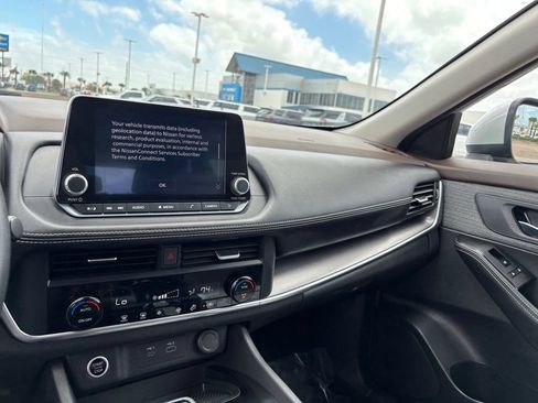 Used 2023 Nissan Rogue SV FWD image 27