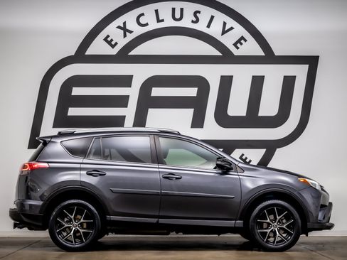 Used 2016 Toyota RAV4 SE w/ Advanced Technology Package FWD image 9