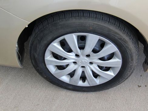 Used 2012 Toyota Corolla LE FWD image 27