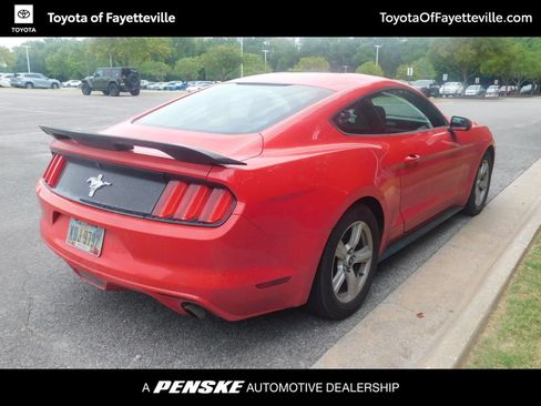 Used 2017 Ford Mustang Coupe RWD image 4