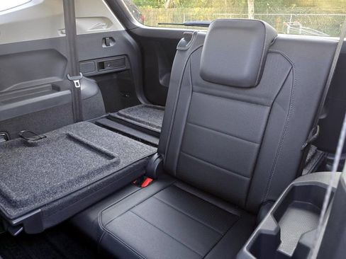 Used 2019 Volkswagen Tiguan SE w/ Panoramic Sunroof Package image 27