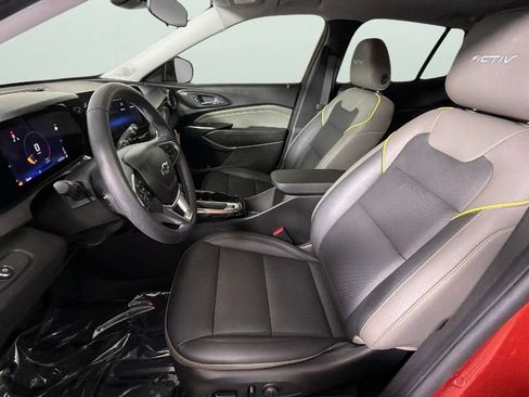 Used 2024 Chevrolet Trax ACTIV w/ Sunroof Package FWD image 17