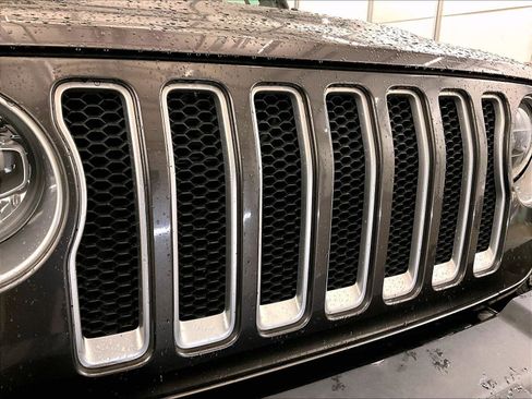 Used 2018 Jeep Wrangler Unlimited Sahara image 29