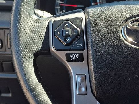 Used 2017 Toyota 4Runner SR5 AWD/4WD image 21