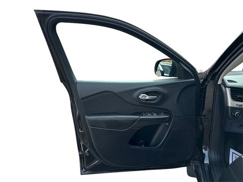 Used 2014 Jeep Cherokee Latitude w/ Cold Weather Group image 25