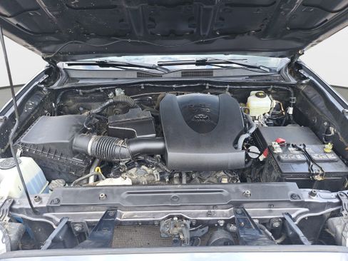 Used 2021 Toyota Tacoma TRD Off-Road AWD/4WD image 28