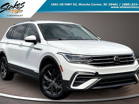 Used 2024 Volkswagen Tiguan SE FWD image 1