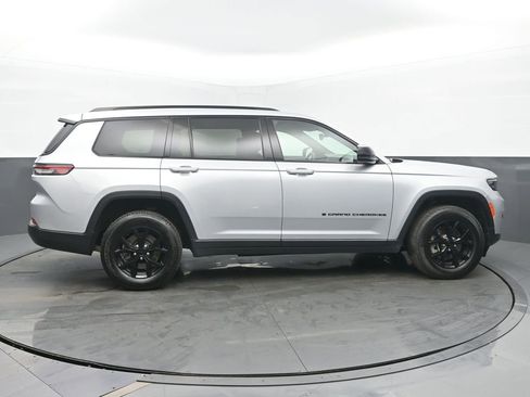 Used 2024 Jeep Grand Cherokee L Laredo image 6