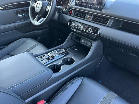 New 2025 Honda Pilot Touring image 19