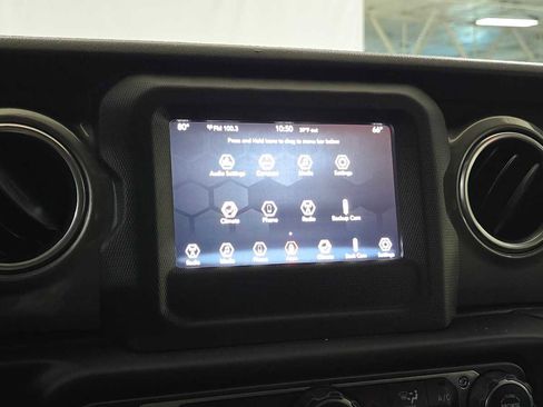 Used 2019 Jeep Wrangler Unlimited Sahara image 28