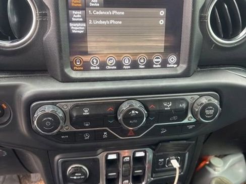 Used 2018 Jeep Wrangler Unlimited Sahara AWD/4WD image 39