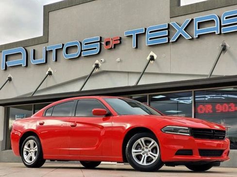 Used 2018 Dodge Charger SXT RWD image 1