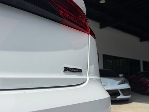 Used 2022 Audi Q8 Premium Plus AWD/4WD image 9