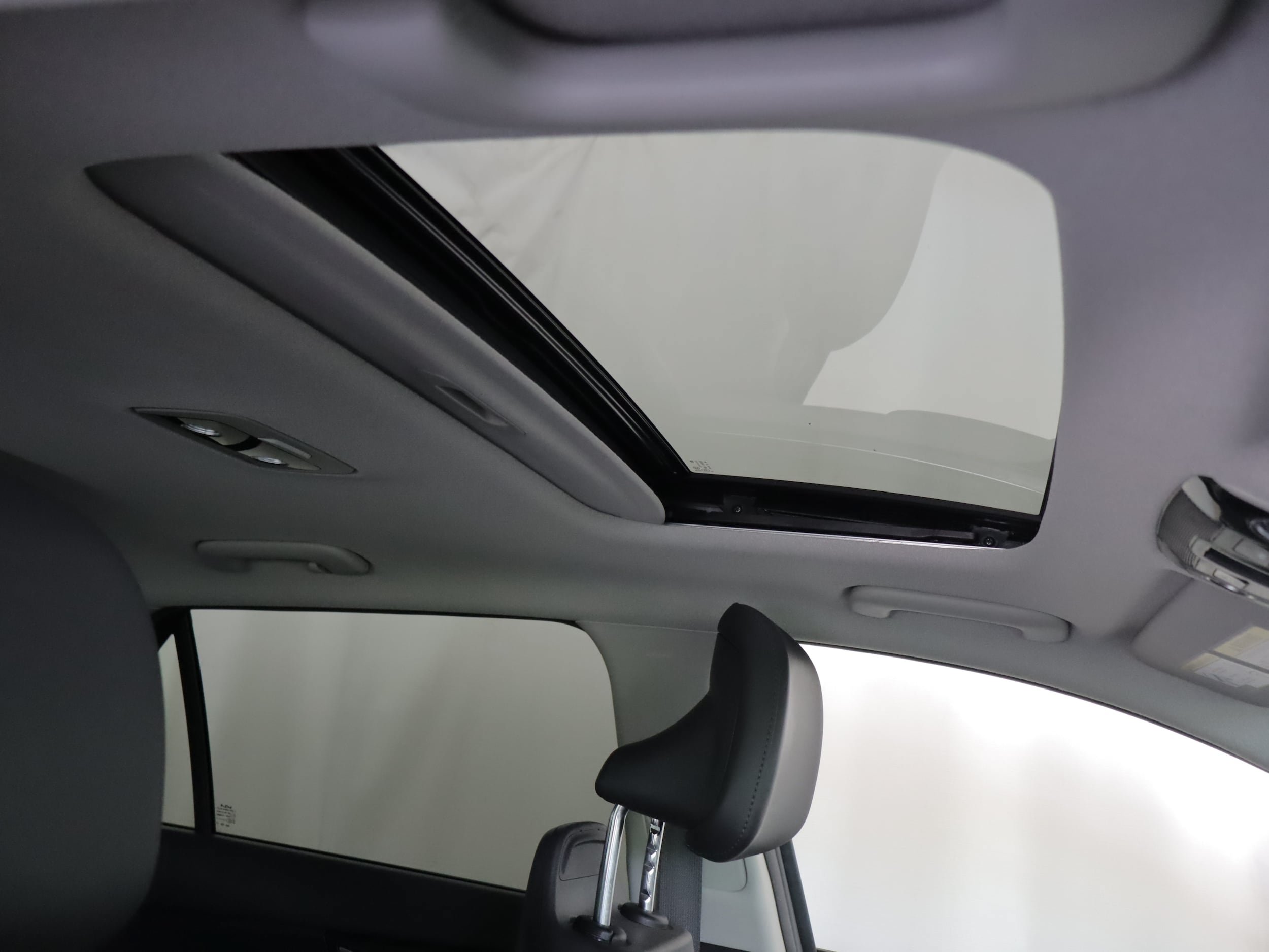Used 2023 Kia Niro SX Touring FWD image 3