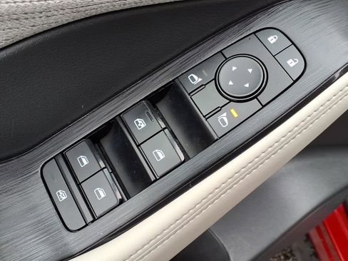 Used 2021 Nissan Rogue SV image 12