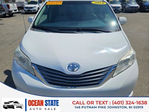 Used 2014 Toyota Sienna XLE w/ Entertainment Package image 9