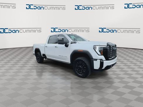 Used 2025 GMC Sierra 2500 Denali Ultimate AWD/4WD image 3