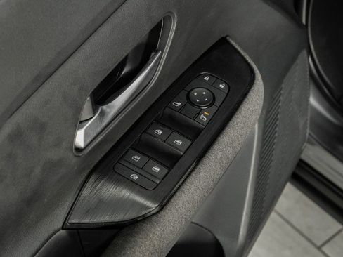 Used 2025 Nissan Kicks SV image 39