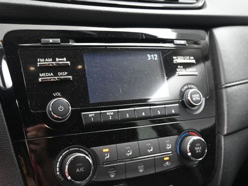 Used 2017 Nissan Rogue S w/ Appearance Package FWD image 27