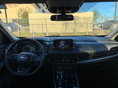 Used 2025 Nissan Rogue SV image 35