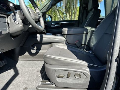 New 2026 Chevrolet Suburban Premier image 14