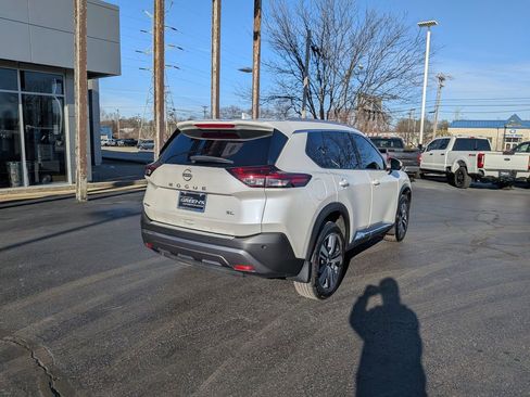 Used 2023 Nissan Rogue SL image 7