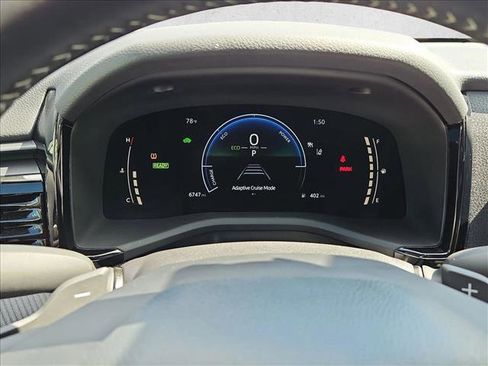 Used 2025 Toyota Camry SE image 11