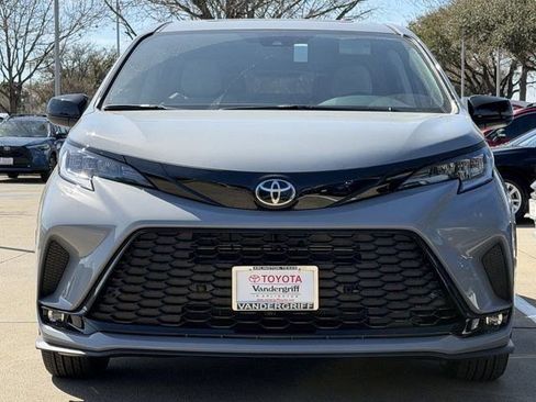 New 2026 Toyota Sienna XSE image 8