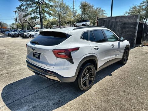 Used 2024 Chevrolet Trax ACTIV w/ Sunroof Package image 11