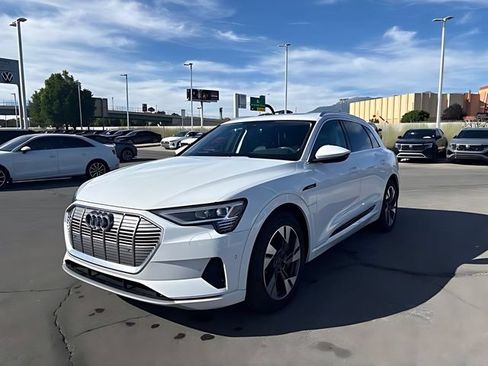 Used 2023 Audi e-tron Premium Plus w/ Premium Plus Package AWD/4WD image 7