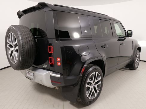 Used 2022 Land Rover Defender 110 SE image 13