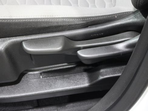 Used 2021 Chevrolet Equinox LS FWD image 5
