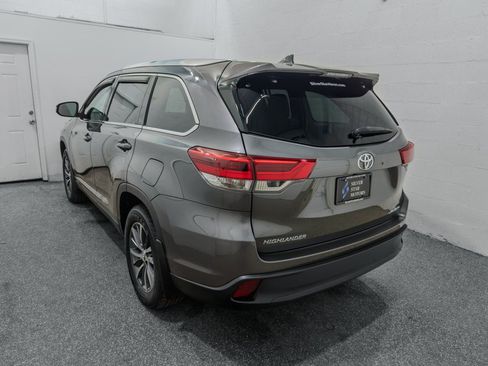 Used 2019 Toyota Highlander XLE AWD/4WD image 6