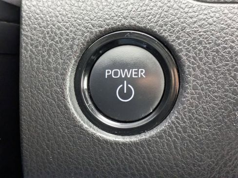 Used 2025 Toyota Camry SE image 19