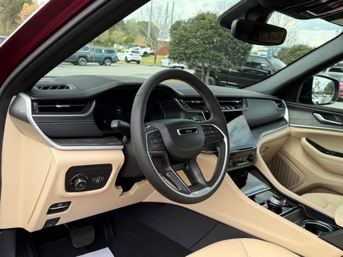 Used 2024 Jeep Grand Cherokee Limited image 16