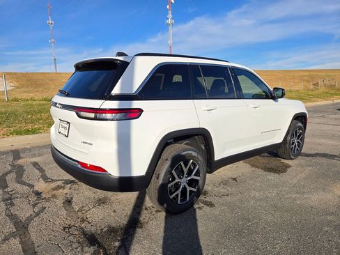 New 2025 Jeep Grand Cherokee Limited image 3