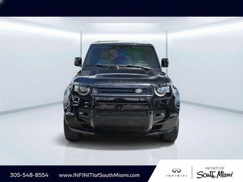 Used 2025 Land Rover Defender 110 X-Dynamic SE image 2