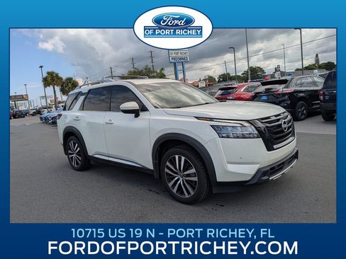 Used 2024 Nissan Pathfinder Platinum w/ Black Appearance Package FWD image 1