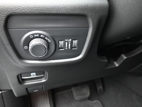 New 2025 Jeep Grand Cherokee Altitude image 21