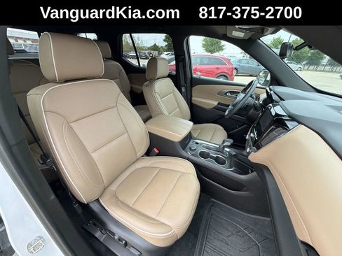 Used 2023 Chevrolet Traverse Premier FWD image 30