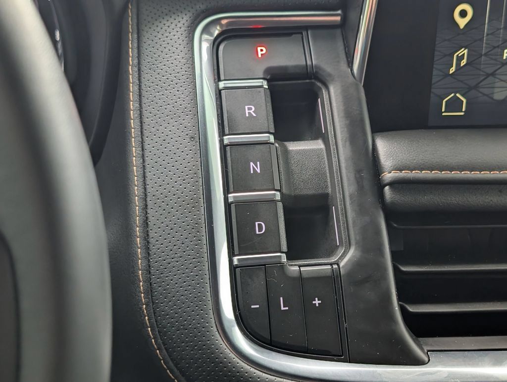 Used 2024 GMC Yukon AT4 AWD/4WD image 15