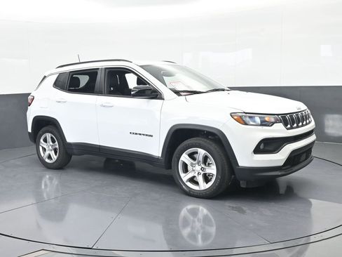 Used 2023 Jeep Compass Latitude image 8