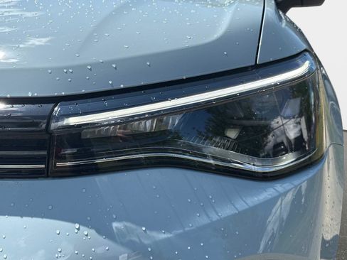 New 2025 Volkswagen Taos SE image 11