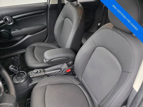 Used 2024 MINI Cooper 4-Door Hardtop w/ Storage Package FWD image 11