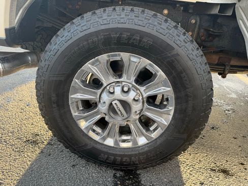 Used 2017 Ford F350 Lariat w/ Chrome Package image 21