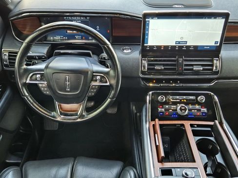 Used 2023 Lincoln Navigator Reserve image 25