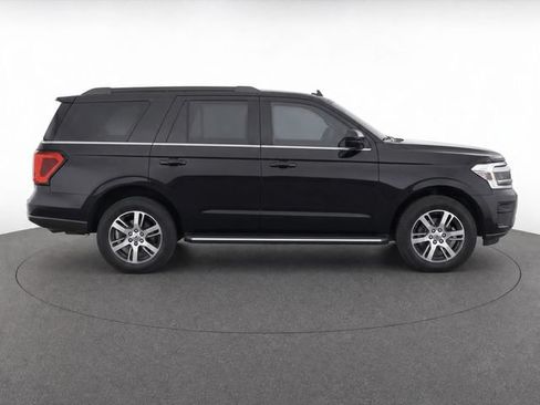 Used 2023 Ford Expedition XLT RWD image 2